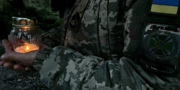 В Україну прибув Благодатний вогонь з Єрусалима – святиню зустріли прикордонники