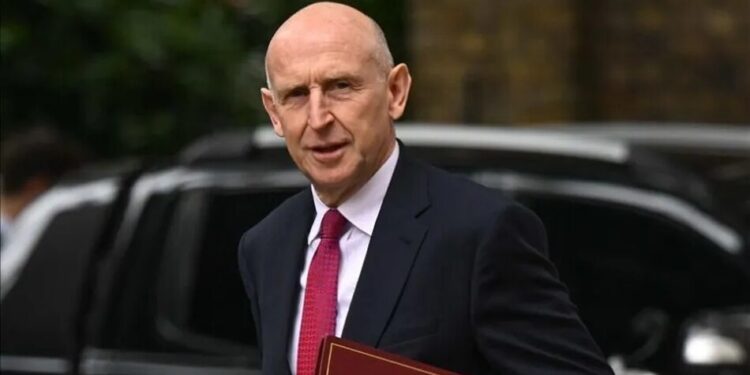 "Ми все бачимо" – Британія погрожує рф наслідками за спроби саботажу підводних мереж