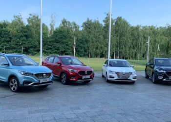 автомобиль MG