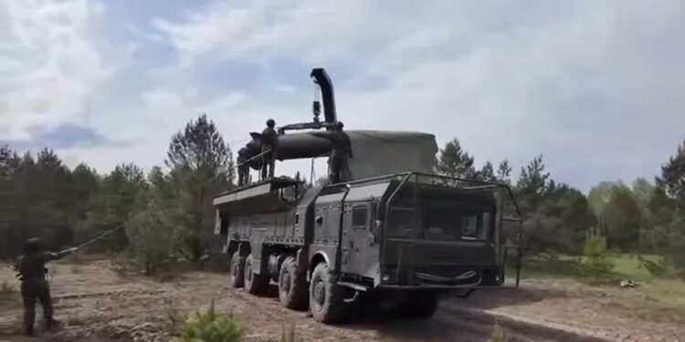 росія показала кадри доставки ядерних боєприпасів до білорусі
