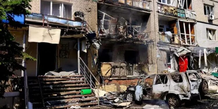 Троє людей постраждали через ворожий удар по Павлограду