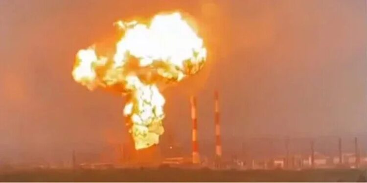 Переробка нафти в центральній росії зупинена після ударів українських безпілотників – Reuters
