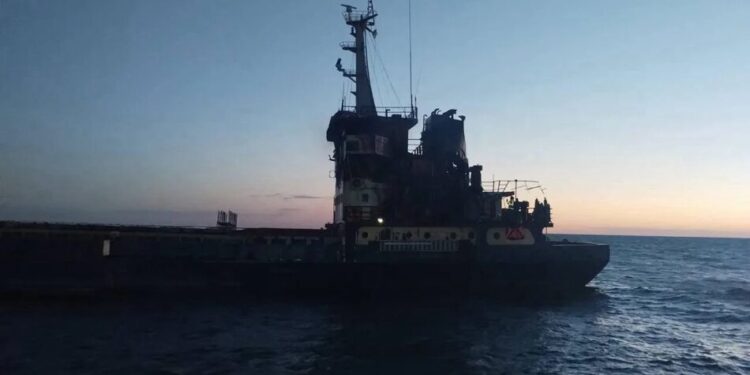 У Чорному морі ворог атакував три цивільні судна, є поранені