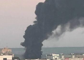 Масштабна пожежа на складі пластмас у татарстані в рф, стовп диму видно за кілометри