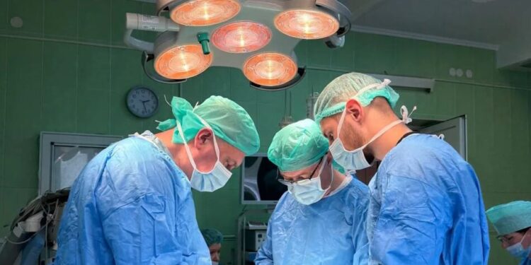 Львівські урологи вилучили термометр із сечового міхура жінки через вісім років