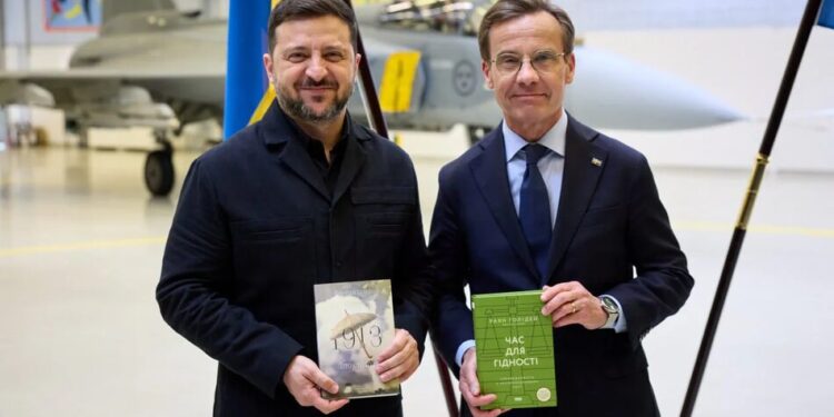 "Книжковий Арсенал": які книжки обрала перша леді та яке видання Зеленський подарував прем'єру Швеції