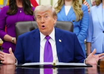 Трамп заявив, що припинення вогню в Ірані "на апараті штучного дихання"