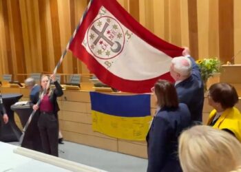 Швеція передала Україні унікальну копію бойової хоругви гетьмана Богдана Хмельницького