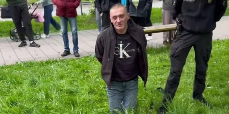 У Львові чоловік з ножем, побачивши працівників ТЦК, взяв у заручники 13-річну дівчинку