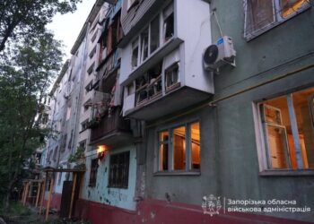 У Запоріжжі через нічну атаку рф поранено двох жінок, пошкоджено багатоповерхівки