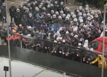 Турецька поліція штурмувала штаб-квартиру опозиції після усунення її керівництва