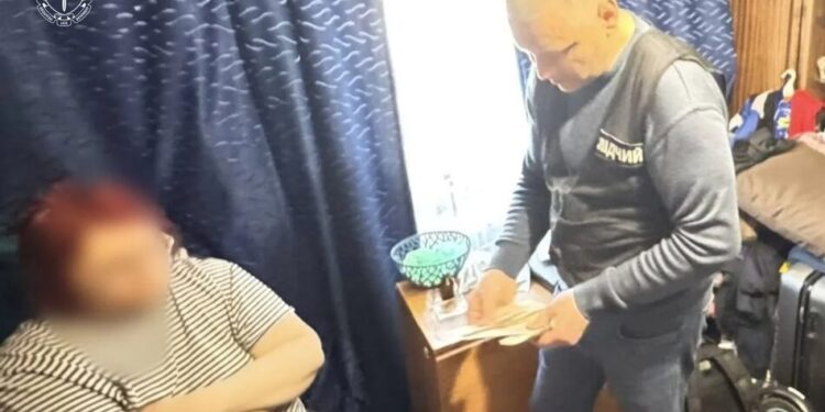 Прикидалась "хворою" в соцмережах – у Києві затримали жінку, що вкрала у військового понад 700 тис. гривень