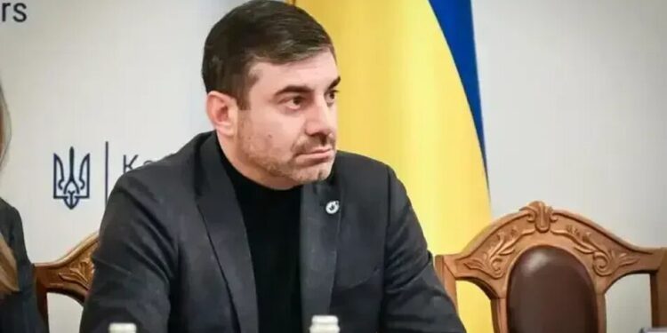 Поліцейські на Донеччині побили дитину та поклали на капот авто – Лубінець відреагував