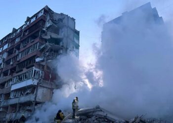 Дев'ять поранених та руйнування у багатьох районах Києва після атаки: ДСНС показала наслідки