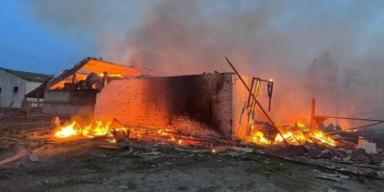 росіяни вдарили дронами по фермі на Чернігівщині: загинув чоловік, ще двоє поранені