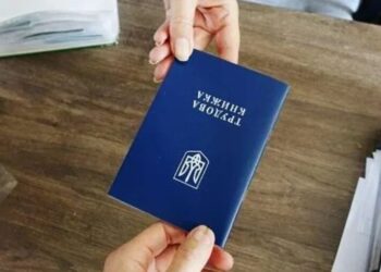 Як підтвердити страховий стаж, якщо в трудовій книжці немає записів