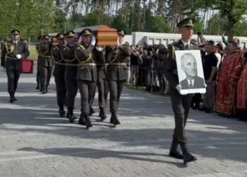 Під Києвом перепоховали провідника ОУН Мельника та його дружину