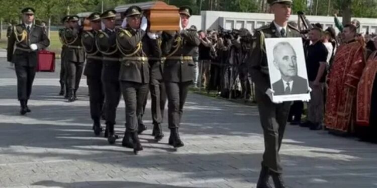 Під Києвом перепоховали провідника ОУН Мельника та його дружину