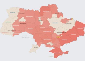 Повітряна тривога на тлі загрози дронів поширилася на захід, на Хмельниччині є травмовані