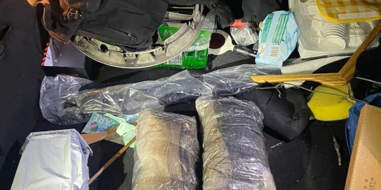 ДБР викрило столичного правоохоронця на перевезенні психотропів на майже 5 млн грн