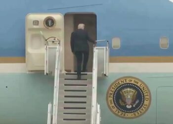 Трамп покинув Китай після "фантастичних" торгових угод з Сі та згоди щодо Ірану