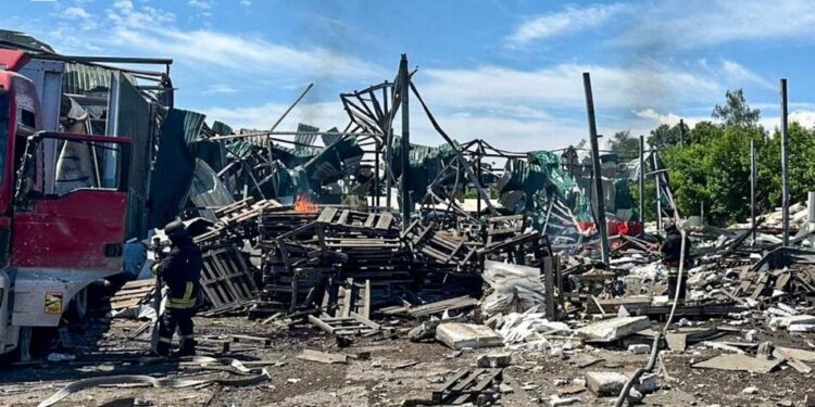 Уже 23 постраждалих від ракетного удару рф по підприємству в Дергачах