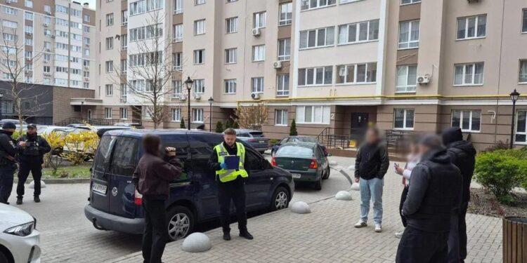 У Києві затримали водія, який влаштував стрілянину. Зброї в авто не знайшли