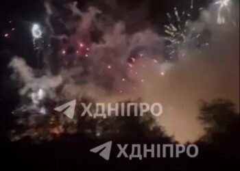 На Дніпропетровщині після російського удару почалася детонація на складі з феєрверками