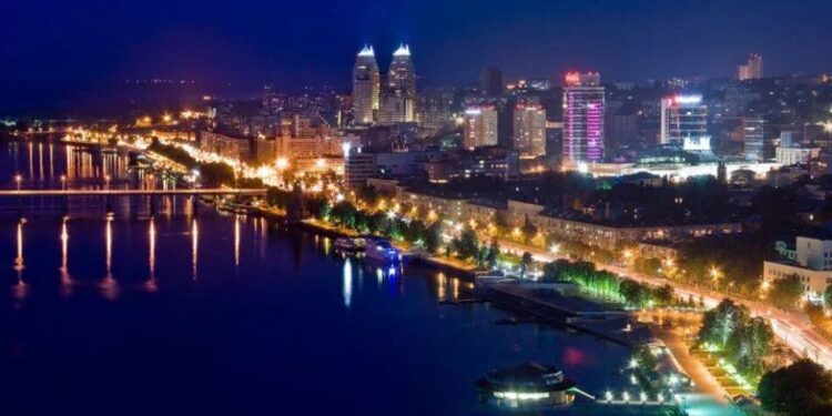росія завдала ракетного удару по Дніпру – є влучання у житловий квартал та поранені