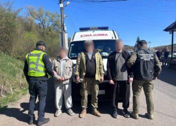 На Закарпатті викрили схему переправлення чоловіків за кордон під виглядом "швидкої"