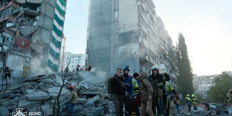Понад 1560 дронів та 56 ракет випустила рф з учорашнього дня по Україні – Зеленський