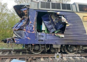 Кількість жертв зіткнення потяга з автокраном на Львівщині зросла до двох