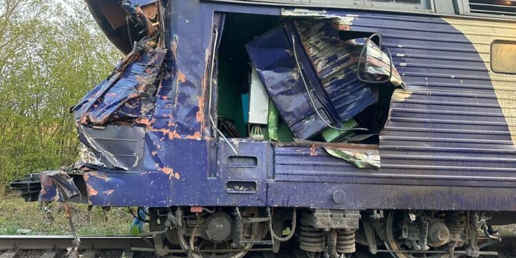 Кількість жертв зіткнення потяга з автокраном на Львівщині зросла до двох