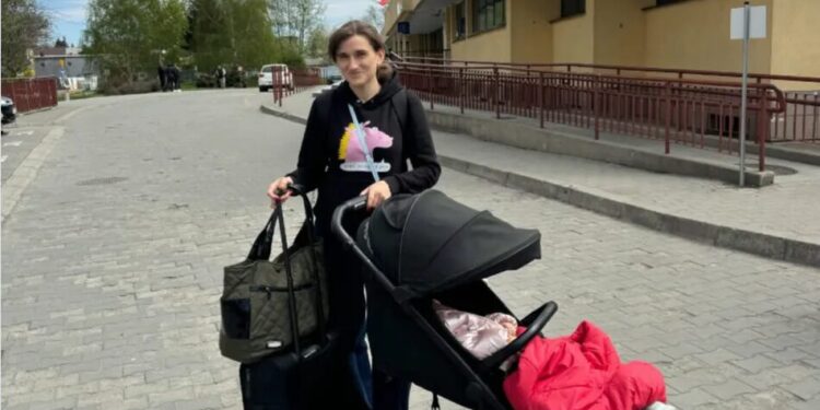"Не витримали" – блогерка Даша Євтух з донькою виїхала з України
