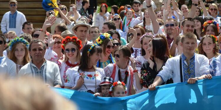 День вишиванки: історія, традиції та як свято відзначають в Україні