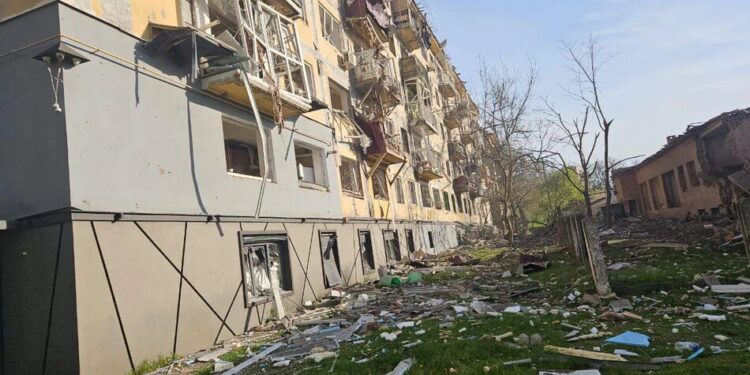 Окупанти скинули три фугасні авіабомби на центр Краматорська, є загиблі