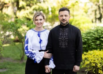Зеленський з дружиною показали фото у вишиванках