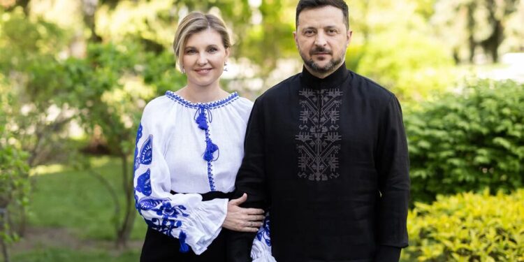 Зеленський з дружиною показали фото у вишиванках