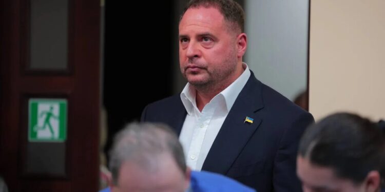 Екскерівник ОП Єрмак прийшов на засідання суду з обрання запобіжного заходу