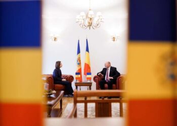 Санду повернула громадянство Молдови експрезиденту Румунії Бесеску