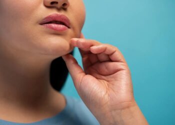 Чому з’являється друге підборіддя і чи можна позбутися його без косметолога