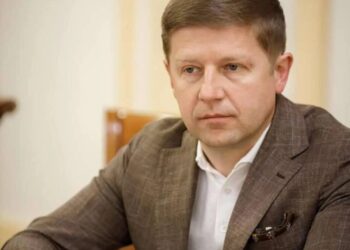 Влада може переглянути бронювання працівників через нестачу військових – нардеп