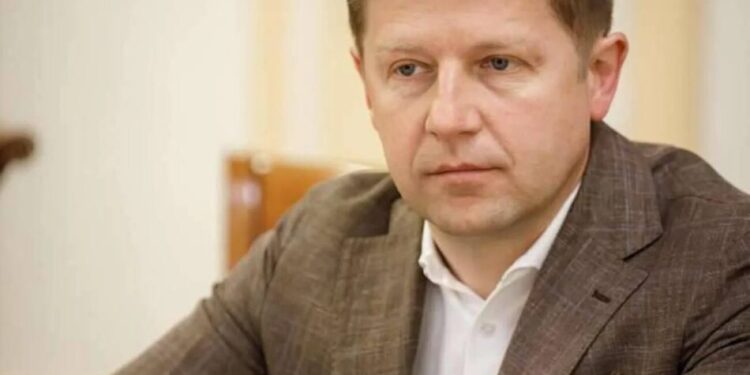 Влада може переглянути бронювання працівників через нестачу військових – нардеп