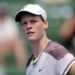 Перша ракетка світу Яннік Сіннер сенсаційно вилетів з Roland Garros