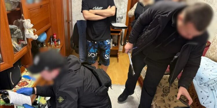 Посадовці ліцею в Луцьку заробляли мільйони на фіктивному бронюванні