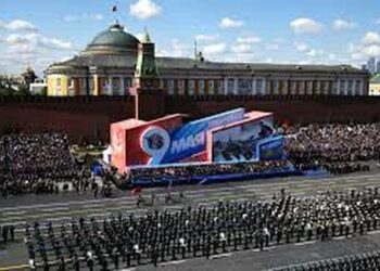 Україна офіційно дозволила провести у москві парад 9 травня. Зеленський підписав указ