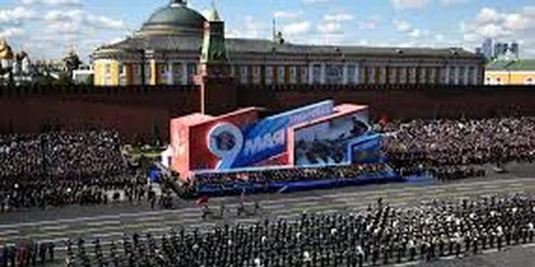 Україна офіційно дозволила провести у москві парад 9 травня. Зеленський підписав указ