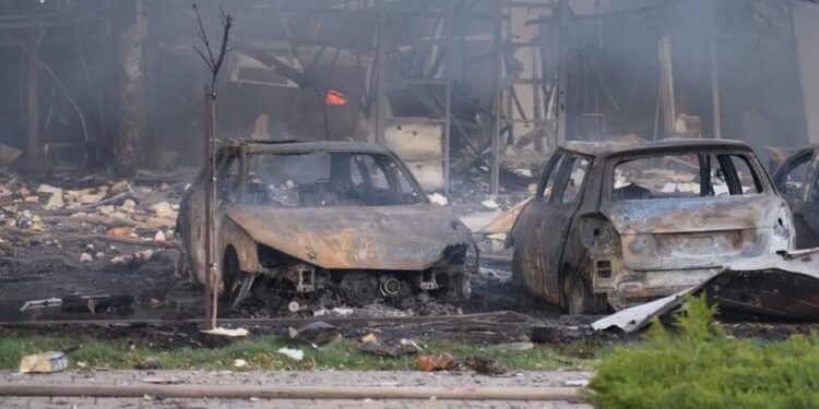 Кількість загиблих у Запоріжжі внаслідок атаки рф зросла до 12 людей