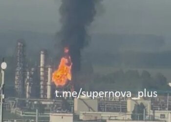 У рф повідомили про атаку дронів і пожежі – під ударом "азот" та НПЗ "лукойла"