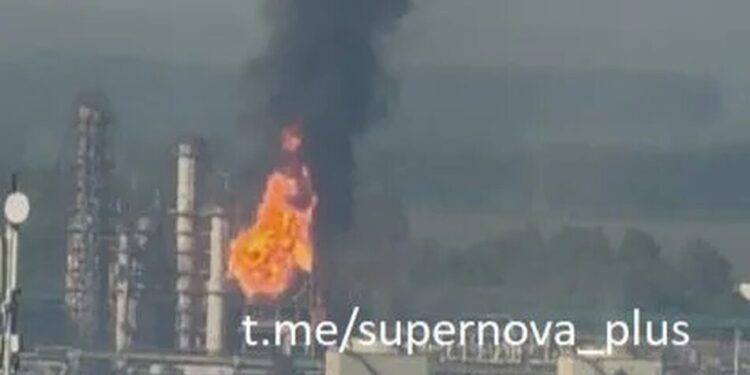 У рф повідомили про атаку дронів і пожежі – під ударом "азот" та НПЗ "лукойла"